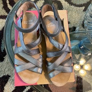 Dansko size 7 comfortable sandals